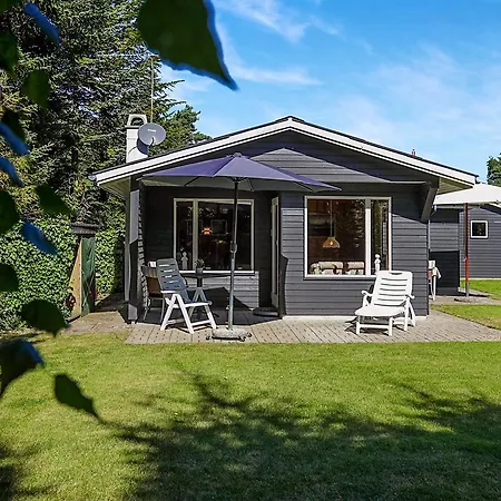 Three-bedroom Holiday In 度假居
