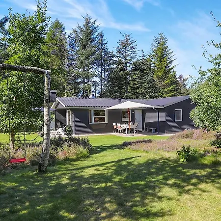 Three-bedroom Holiday In * Hals